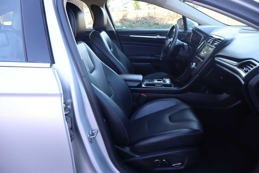 Ford Fusion Titanium Hybrid      2019