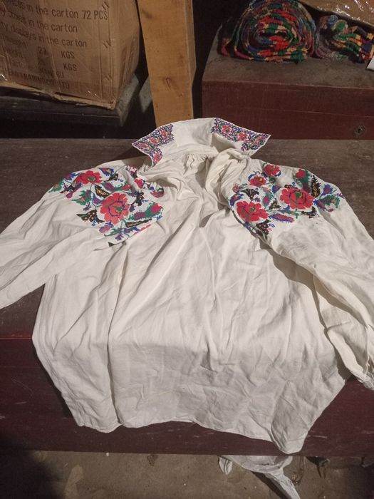 Продам старовинні речі, полотно з натурального льону хустки, сорочки,