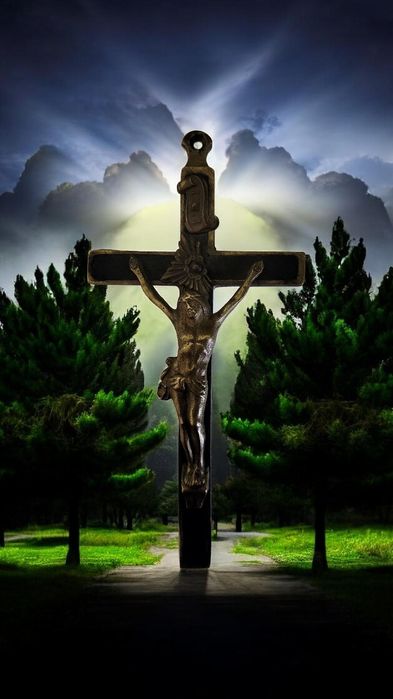 Przedwojenny, mały, mosiężno-drewniany krzyżyk