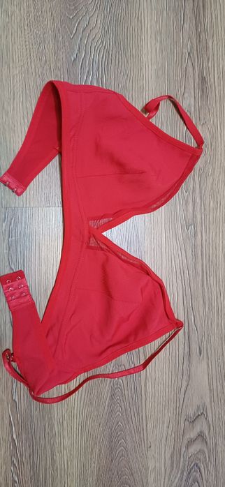 Biustonosz czerwony xl