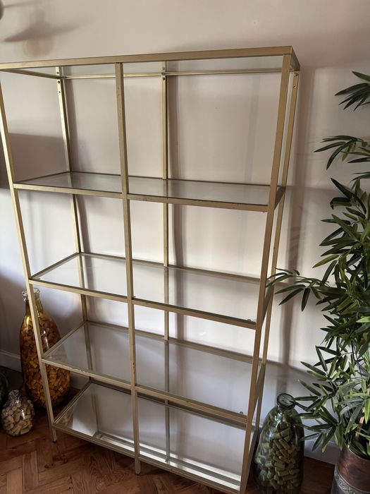 Estante e mesa de centro