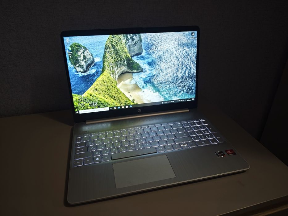 Ігровий ноутбук HP-15s Ryzen 7 5700U 16gb/512gb Vega 7 8gb підсвітка