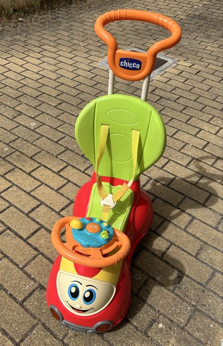 Andador Chicco Quattro com acessorios