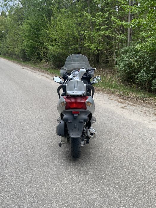 Skuter Kymco GranDink 125.