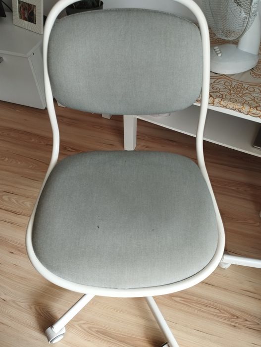 Sprzedam 2 krzesła z IKEA