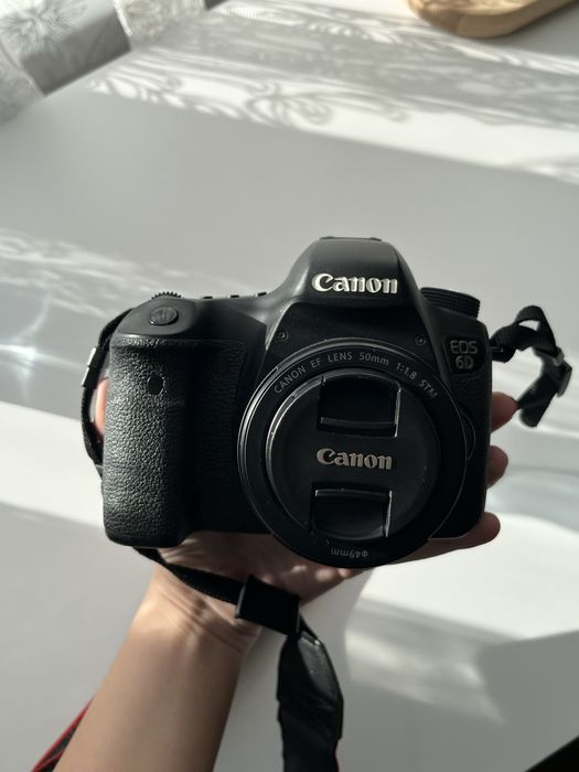 Продам фотоапарат CANON 6D+ обʼєктив 50мм.1.8. ПРОБІГ- 22тис. ТОРГ.