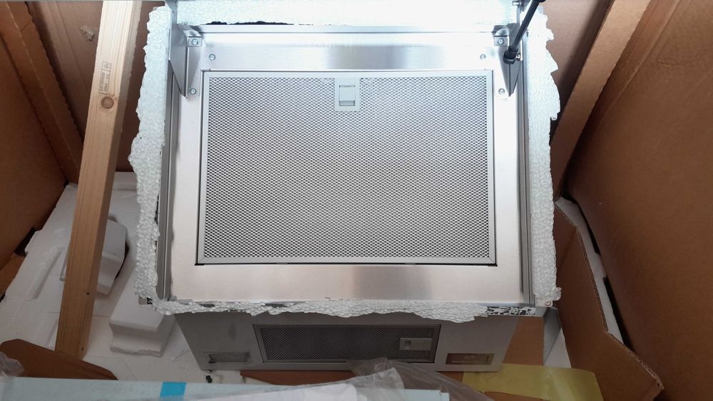 Nowy okap kuchenny kominowy naścienny przyścienny BOSCH DWK97JM20