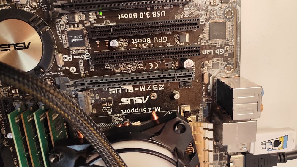 Материнська плата ASUS Z97M-PLUS (Socket 1150, Intel Z97, M.2 NVMe)