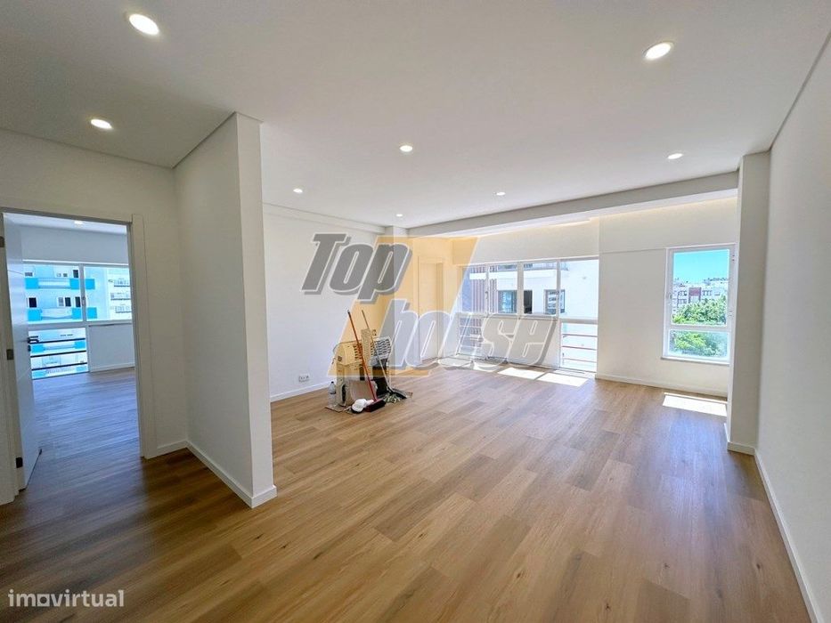Apartamento T2 totalmente remodelado Costa de Caparica