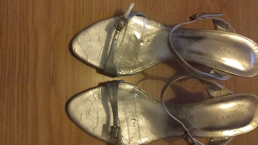 Sandália Prateada com brilhantes