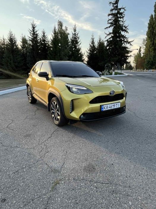 Продам тойота яріс крос гвбрид