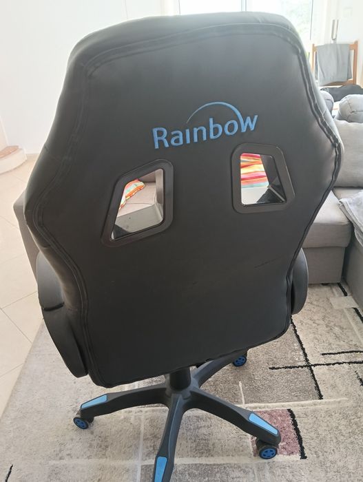 Cadeira gaming da marca Rainbow,
