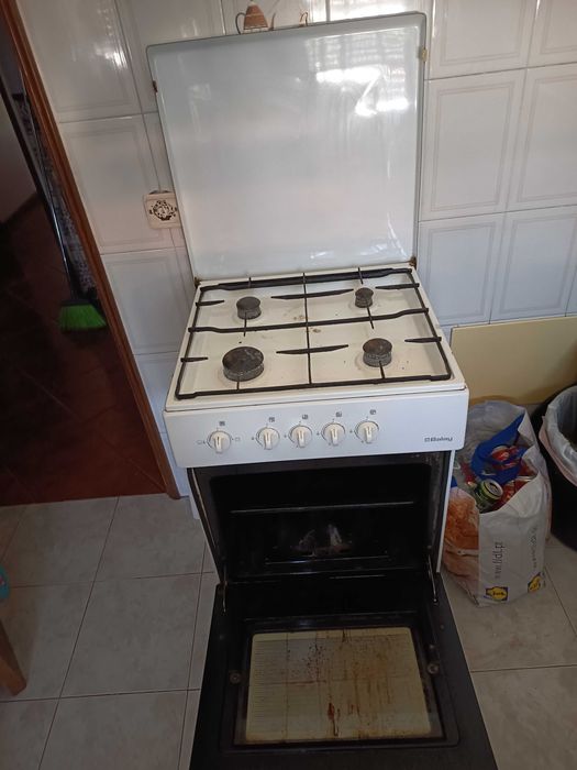 Fogão  a gaz a funcionar perfeitamente como novo