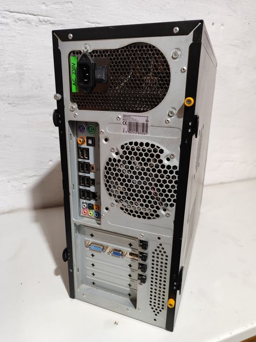 Komputer PC + Monitor + Klawiatura, AMD  2Gb RAM Obudowa z LCD Gratis