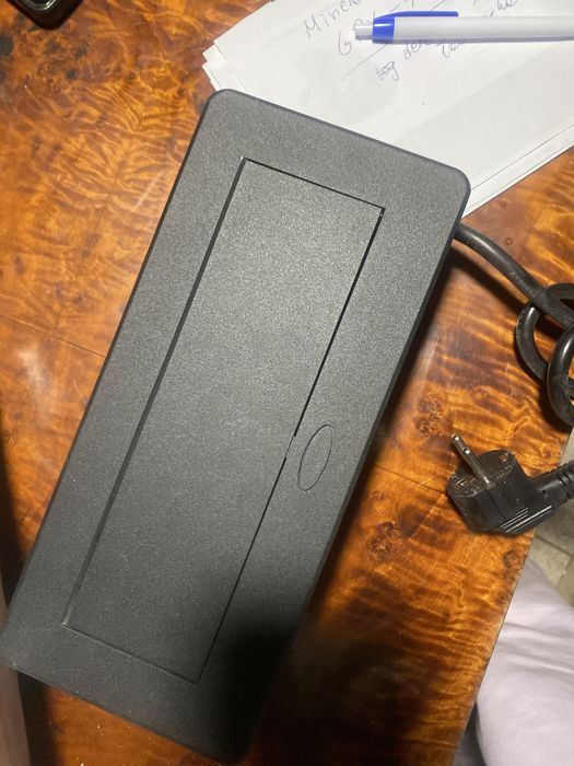 Gniazdo wpuszczane w blat