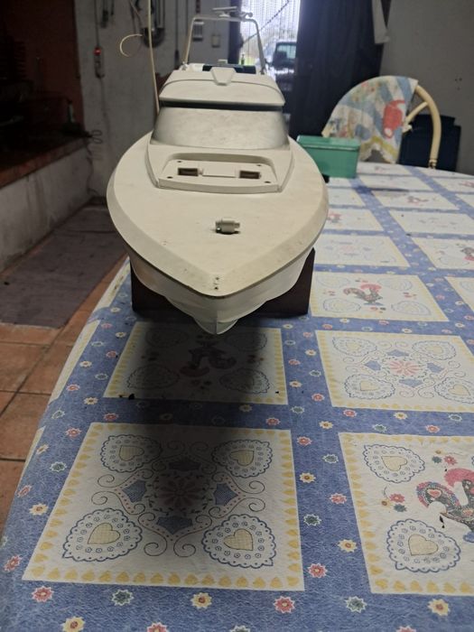 Barco telecomandado eléctrico