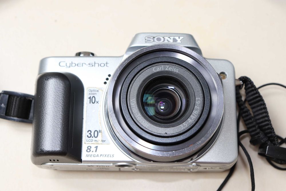 Aparat Sony Cyber-shot DSC-H10 nie wiem czy działa