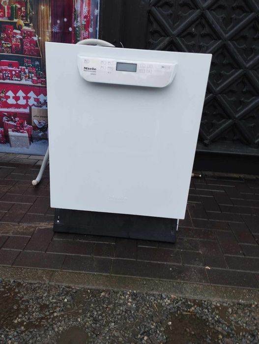 Zmywarko wyparzarka profesjonalna do naczyń Miele