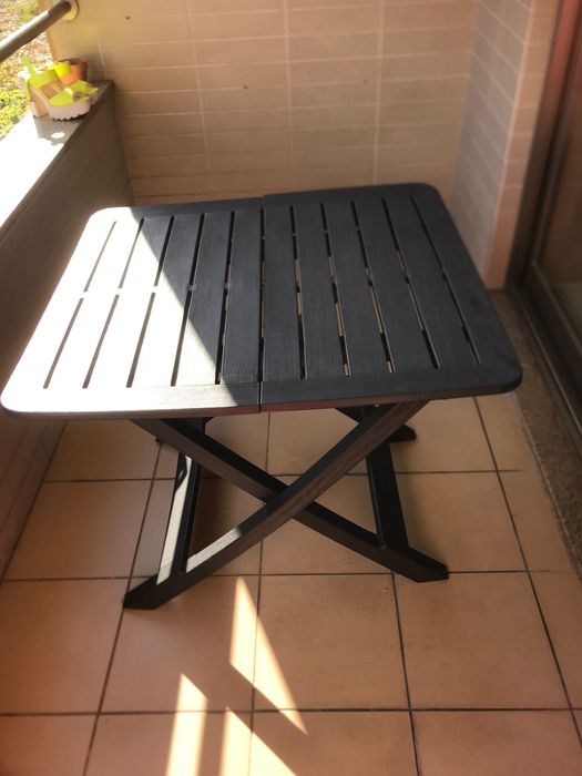 Mesa jardim  com dimensões generosas
