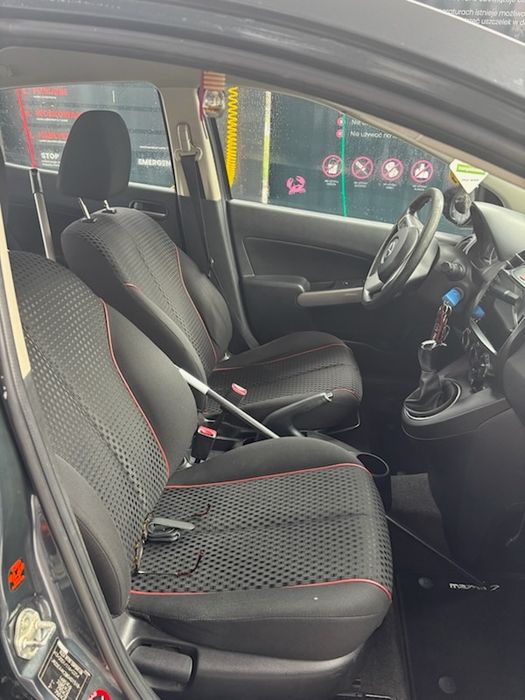 Mazda 2  1.3 niski przebieg  2011 rok