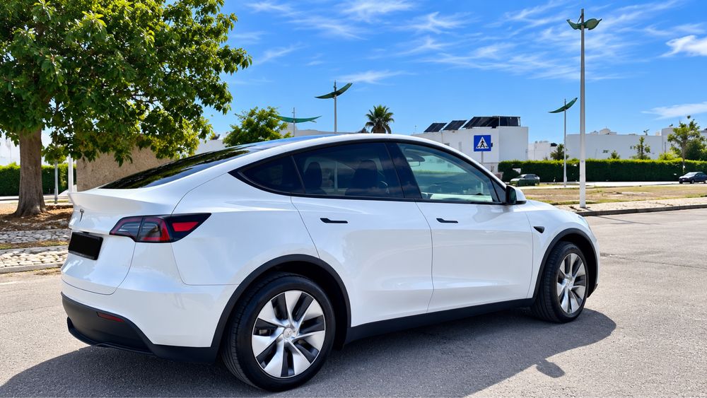 Tesla Model Y 2023 Standard Range foto 3