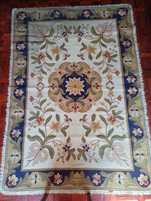 RESERVADO - Tapete / Passadeira de Arraiolos (1,94m x 1,35m) Padrão Floral