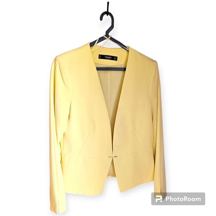 Blazer amarelo manga com pormenor