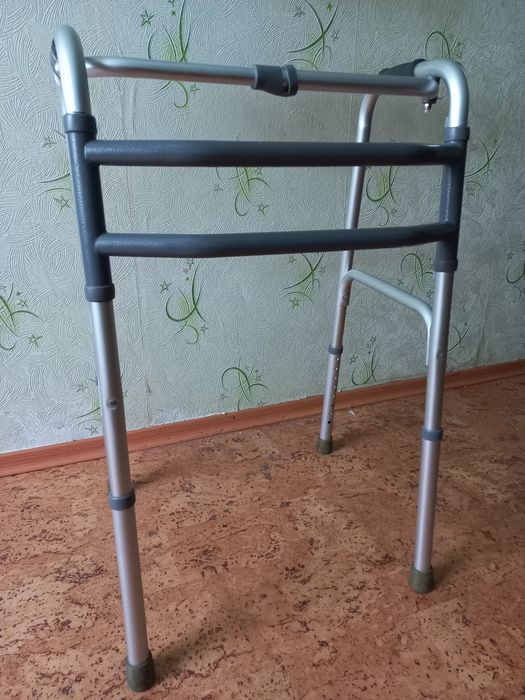 Продам ходунки алюмінієві