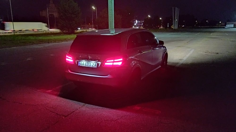 Mercedes Benz B 250E