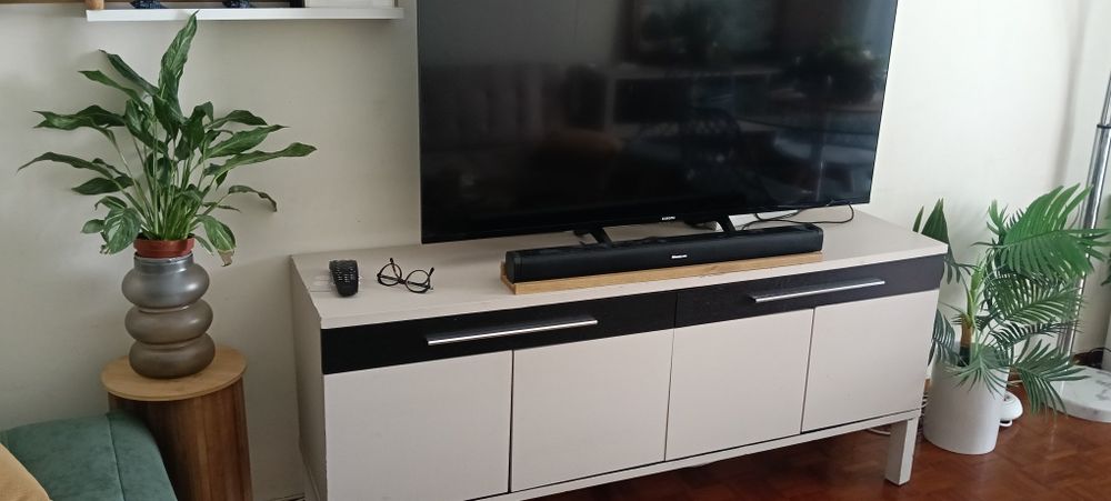 Aparador IKEA com 2 gavetas