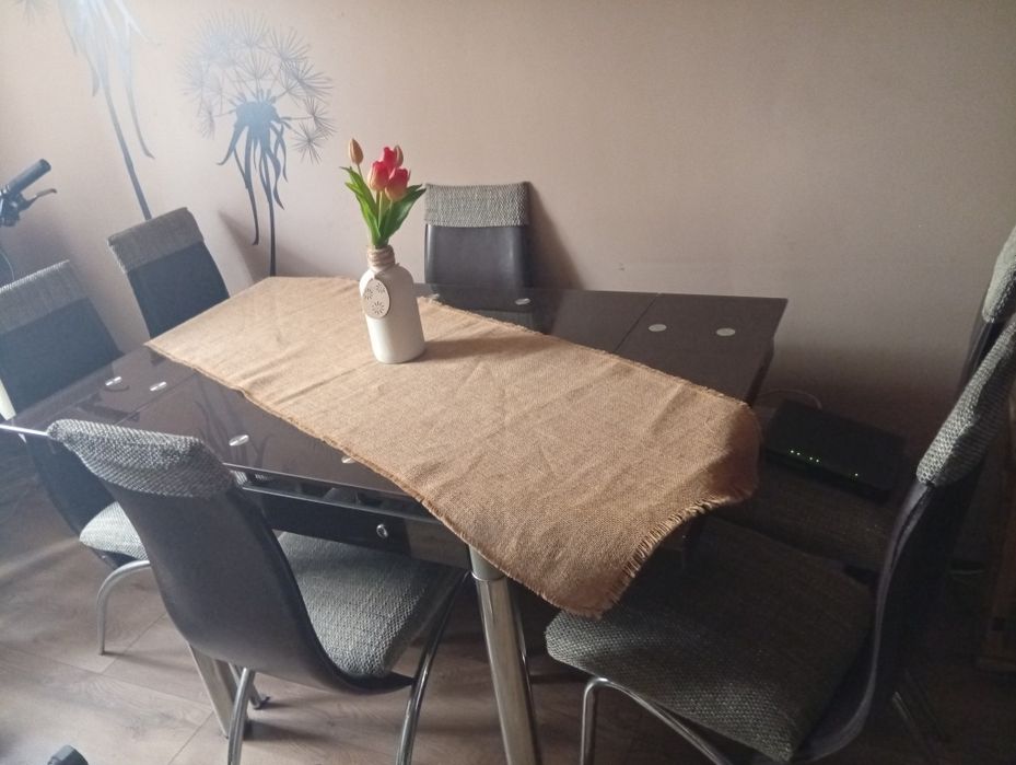 Stół z sześcioma krzesłami  z dowozem