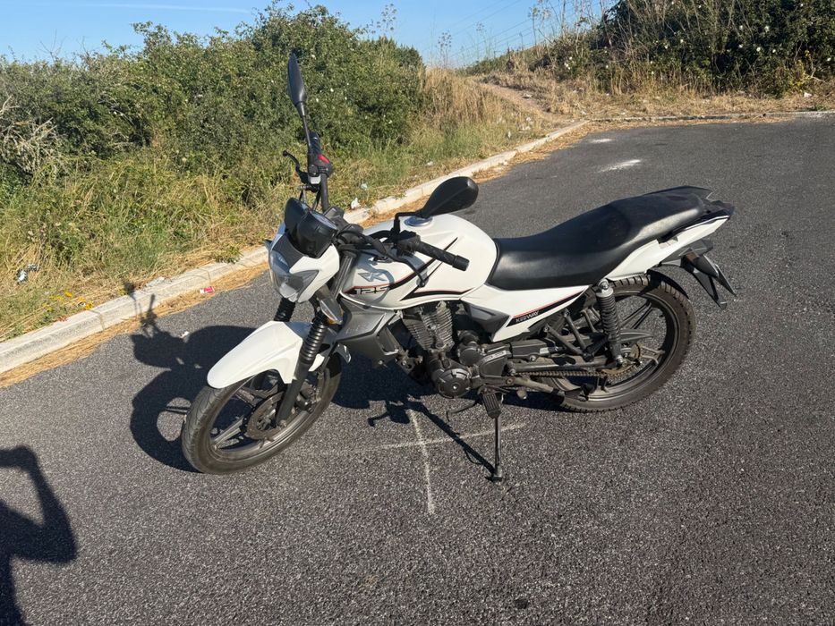 Mota RARA KEEWAY RK  2017 30.300KM