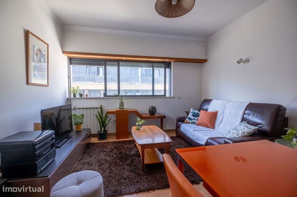 Apartamento T1 - Urbanização Gorgulão em Coimbra com Garagem