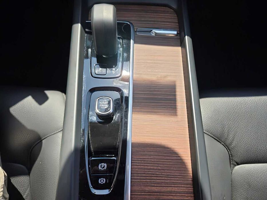 Volvo XC60 B5 Plus Bright Theme      2023