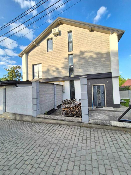 Продається котедж з ремонтом на Кривчицях, приватний сектор.