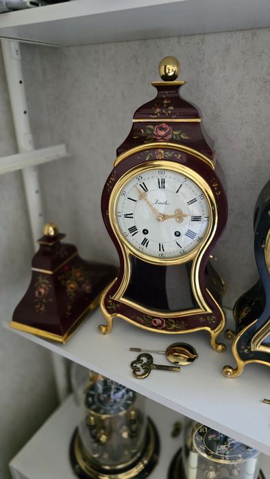Настольные, настенные часы Zenith  и Le  Castel - Neuchâtel