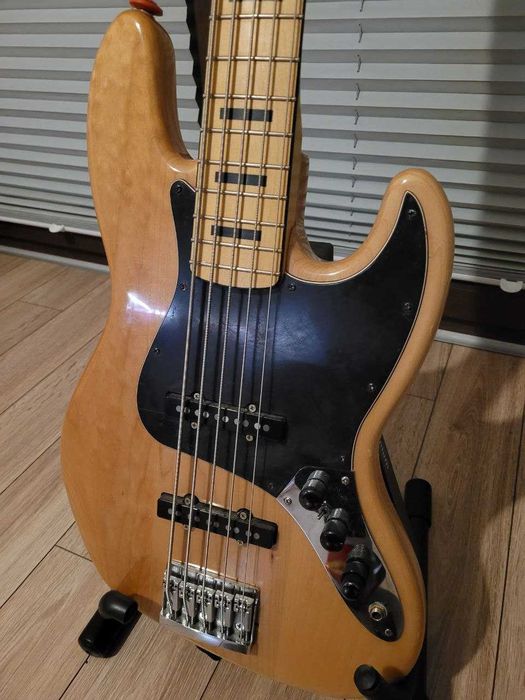 Gitara basowa pięciostrunowa Squier Jazz Bass V