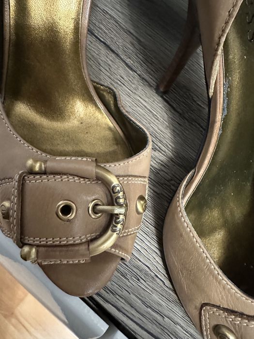 Buty guess.
