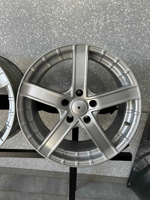 Диски BMW 5/120 R18 8,5J ET:45 Dia:74.1