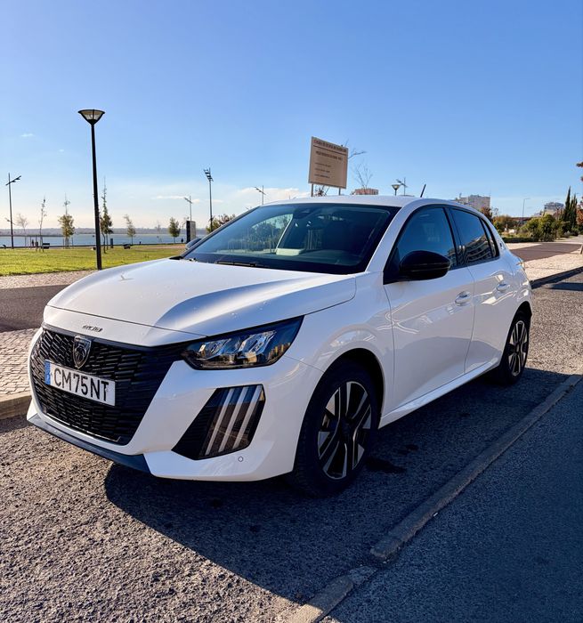 Peugeot e-208
