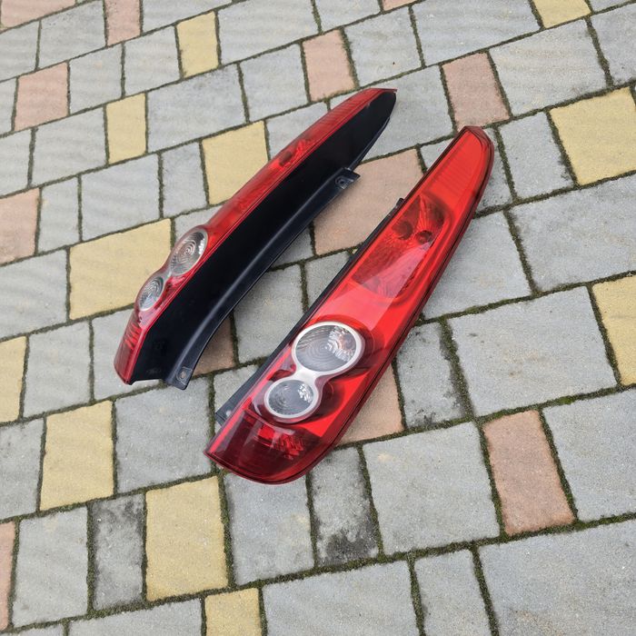 Задні ліхтарі стопи Ford Fiesta Mk5  E410876