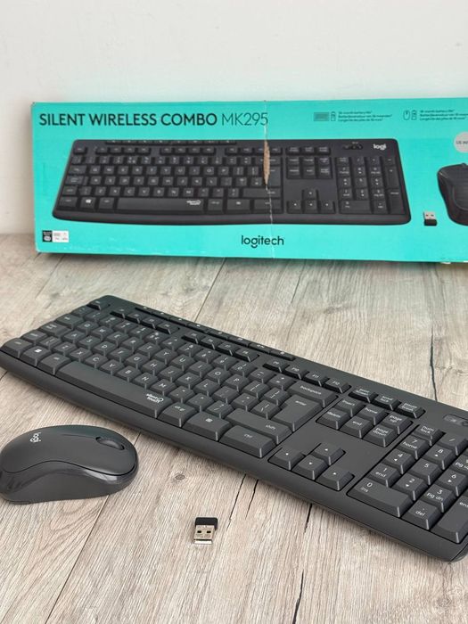 Комплект (клавіатура, миша) Logitech MK295 Wireless Combo Black NL