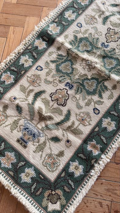 Varios tapetes arraiolos em otimo estado