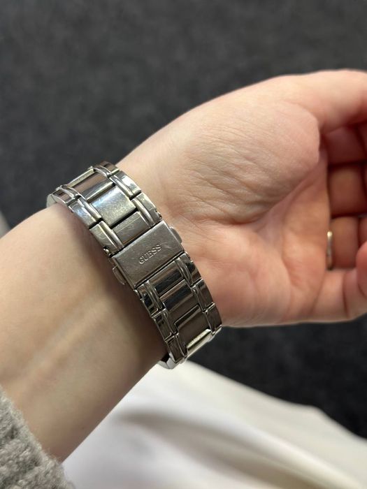 Жіночий годинник Guess