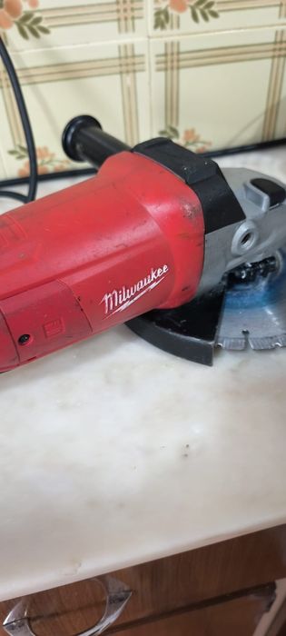 Rebarbadora Milwaukee AG 22-230 2200W 230mm Profissional Deadman*