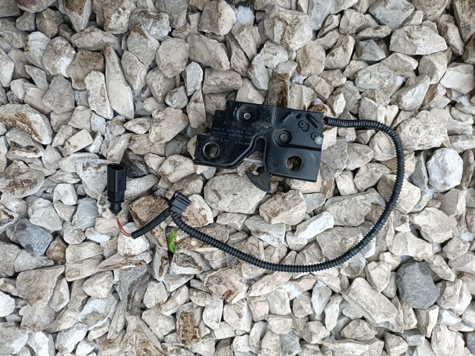 Seat Leon 3 zamek maski przód