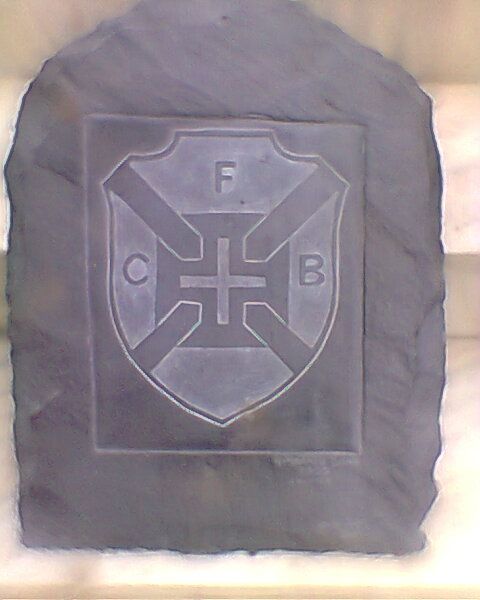 Emblema do Belenenses esculpido em lousa