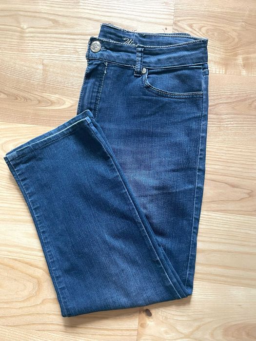 Ciemnogranatowe jeansy damskie, prosty fason