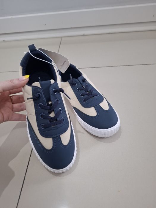 Buty sportowe lekkie chłopięce 34 nowe