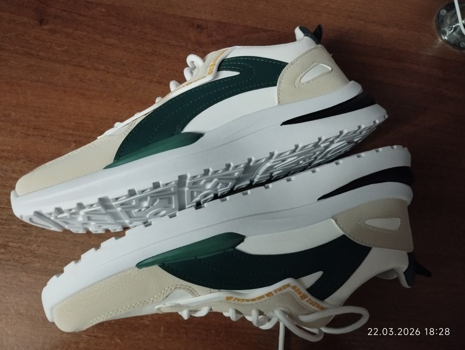 Кросівки чоловічі